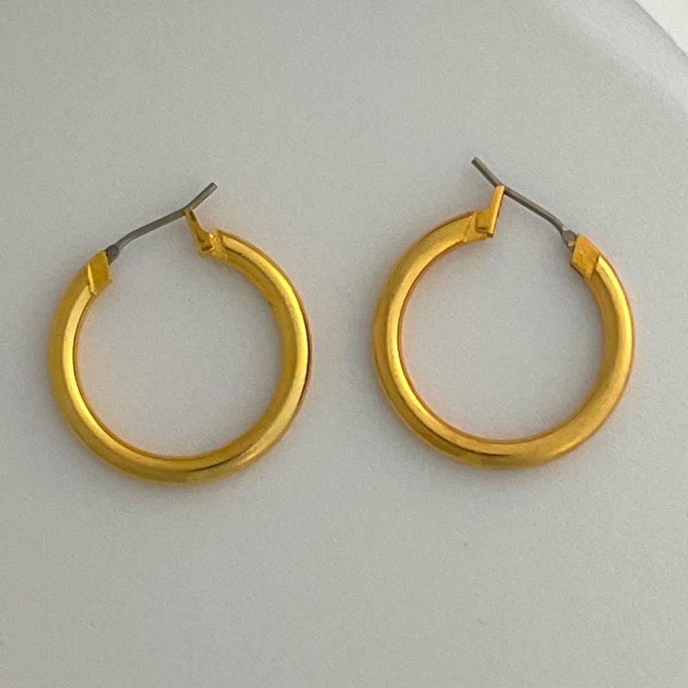 Hoop Earrings Gold Tone Metal Snap Closure Classic Style New